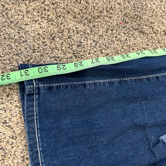 Size 2XL stretchy distressed boot leg jeans!! - Picture 5 of 7